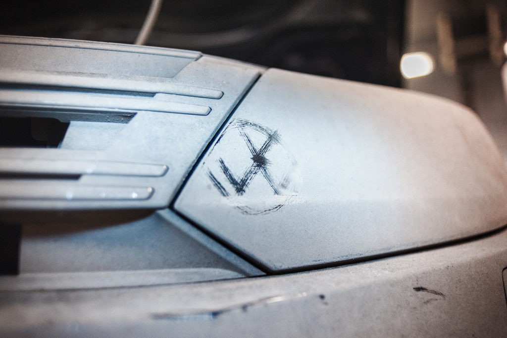 Опознавательный грязевой знак, приехавшего на обслуживание Volkswagen Tiguan